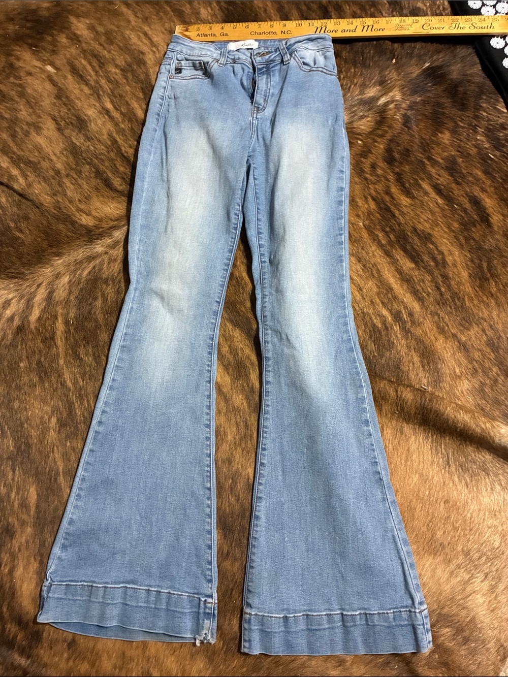 Cancan stretch flare jeans in size 7/27
